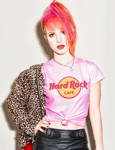 pinktober_hayley_williams.jpg