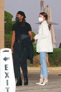 zendaya-at-nobu-in-malibu-06-26-2021-0.jpg