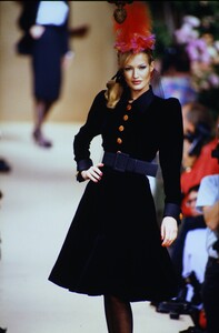 1378774573_ysl-hc-fw-1992(17).thumb.jpg.a554d8c3990e0b6df0e0a6af483a8014.jpg