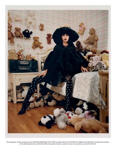 Vogue Espana 08.2021-page-015.jpg