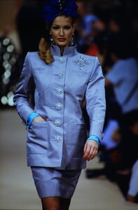 246145292_ysl-hc-fw-1992(3).thumb.jpg.8bbadca642ba9182cddd90f2a6ff0954.jpg