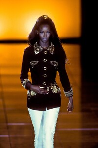 505950194_Versace1992WomenRTW9.thumb.jpg.51047b48decf3eb27eb51e0b8a0d94fe.jpg