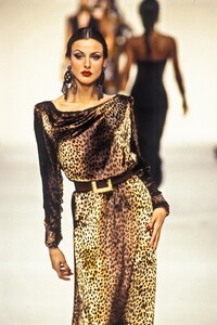 593138079_YvesSaintLaurent1993WomenRTW138.thumb.jpg.d6c425698a101ef12669cd2169685431.jpg