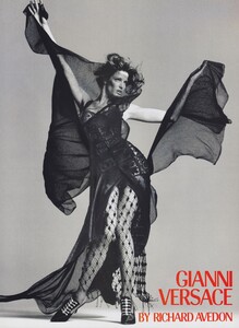 Avedon_Versace_Fall_Winter_1993_94_05.thumb.jpg.11e66a0bdd51e27852fc7f2de946c6b4.jpg