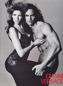 Avedon_Versace_Fall_Winter_1993_94_08.thumb.jpg.1f046238204045b34f7eec41b03cca48.jpg