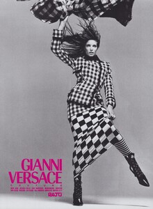 Avedon_Versace_Fall_Winter_1993_94_HQ_01.thumb.jpg.865aaa6bdab5795e059283e5e8bc618b.jpg