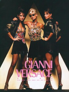 Ritts_Versace_Fall_Winter_1991_92_01.thumb.jpg.9e123660ef2fb6a1f5f08c5ea9c7ff91.jpg