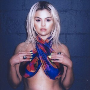 Selena-Gomez-Gorgeous-Boobs-6.jpg