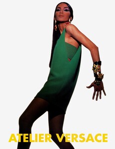 Tyen_Versace_Atelier_Spring_Summer_1991_01.thumb.jpg.0562974b9575bcfdbe29130660049308.jpg
