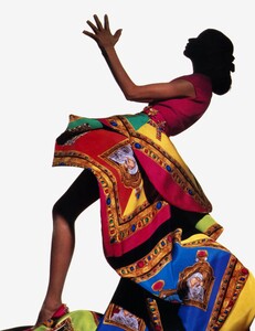 Tyen_Versace_Atelier_Spring_Summer_1991_03.thumb.jpg.adc017a5cf6f4ac4974fe6471681c7ec.jpg