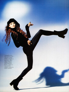 Vadukul_Vogue_Paris_October_1992_04.thumb.jpg.3f4f4441037974752136167000c94d93.jpg