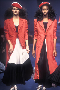 chantal-thomas-ss-1993-4.thumb.jpg.6f3743823fb737922ef3d34c58637985.jpg