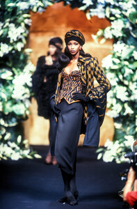 jean-louis-scherrer-hc-fw-1992-1.thumb.jpg.e35c3948418f7253ff32a20007c598d0.jpg