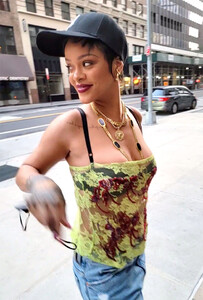 rihanna-6.jpg