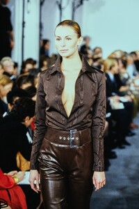 002-michael-kors-fall-1996-ready-to-wear-detail-CN10054725-niki-taylor.jpg