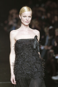 1009861113_AlbertaFerretti2003WomenRTW89.thumb.jpg.ca73d657d7835e581ce23c556106963b.jpg