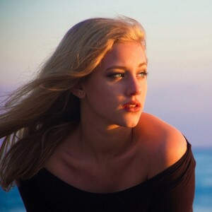 LILI REINHART (8).jpg