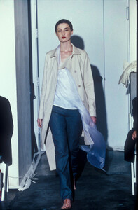 1097809434_HelmutLang2000WomenRTW42.thumb.jpg.f8bd0b0aa92df45912760ea0cf90b76d.jpg