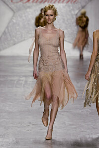 1102926775_Blumarine2003WomenRTW30.thumb.jpg.ccfc6c93a49cd829a7fcde955df82ba8.jpg