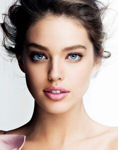 1117100373_EmilyDidonato43567740full-emily-didonato.thumb.jpg.3af4d7b20d754e39fe365de4f3c4f7f7.jpg