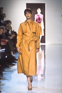 1122127942_YvesSaintLaurent2000WomenRTW67.thumb.jpg.e0cf7b1cee530bb3bba9c4a4763c61b2.jpg
