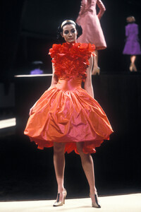 1145083107_Chanel2000HauteCouture40.thumb.jpg.fce4d110db27b0e5f3254a3a6b476104.jpg