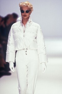 Gianfranco Ferre 1995 Women RTW 53.jpg