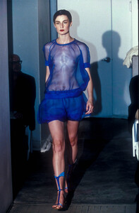 1315828337_HelmutLang2000WomenRTW36.thumb.jpg.4e63397a7ca184f88cd505c828a4c56f.jpg