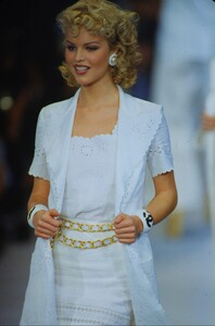 1332552736_chanel-ss-1993(2).thumb.jpg.39809442d7ac42ec72d127d0c53f25a9.jpg