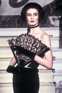 1452765671_JeanPaulGaultier1999HauteCouture64.thumb.jpg.95f87a0c15753dba3979a46f4205fc53.jpg