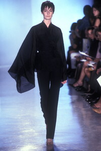 1600493612_DonnaKaran2000WomenRTW36.thumb.jpg.204bc0fd1831c799214784b6278848e4.jpg