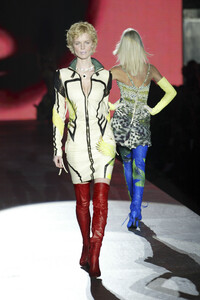 1713110379_RobertoCavalli2003WomenRTW17.thumb.jpg.6995b0900fb9c37506523e8ffee36aa8.jpg