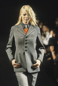 1717621617_DirkBikkembergs1995WomenRTW13.thumb.jpg.dfbd63c0c6f4e861d6f8f31037cd00e1.jpg
