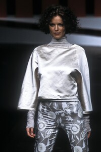 1727636142_Valentino1999WomenRTW95.thumb.jpg.1f8208e2dd74e0364f249750ed979ad7.jpg