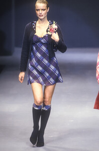 1831419446_Blumarine1997WomenRTW23.thumb.jpg.efdcd72554a7100c69e5b9df6d50af04.jpg