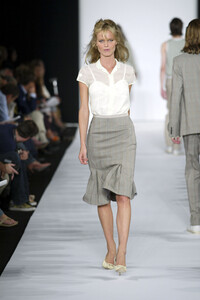 1854012896_MarcJacobs2003WomenRTW20.thumb.jpg.3056280efa2c43dc86e243b455cfed91.jpg