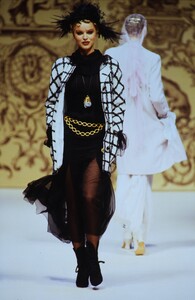 1907863138_chanelspring1993hc(5).thumb.jpg.788f471a1a8abf13e5c62d7e904d8ce9.jpg