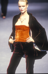 1926631368_Blumarine1997WomenRTW86.thumb.jpg.5ccec3862028c4d034854051f8a1184c.jpg