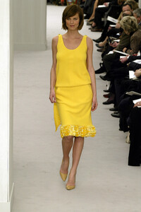 2066628485_Chanel2004HauteCouture129.thumb.jpg.d90113ae2a7dcd1e39eb4a3a920fa7a8.jpg