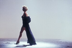 Gianfranco Ferre 1995 Women RTW 191.jpg