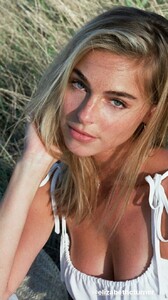 307434988_ElizabethTurner54214567740full-elizabeth-turner..thumb.jpg.6479a89123401dd2912732558443a207.jpg