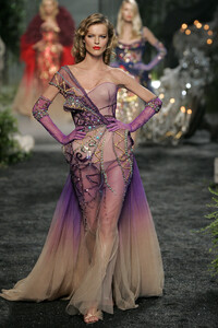 383112293_ChristianDior2005HauteCouture50.thumb.jpg.3b62794f9277118f777d7ebf60473045.jpg