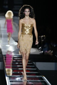 388020917_GianniVersace2002HauteCouture33.thumb.jpg.2543144536161a1fde8c1a7db1297c8b.jpg