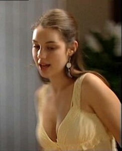 ADELAIDE KANE (6) (1).jpg