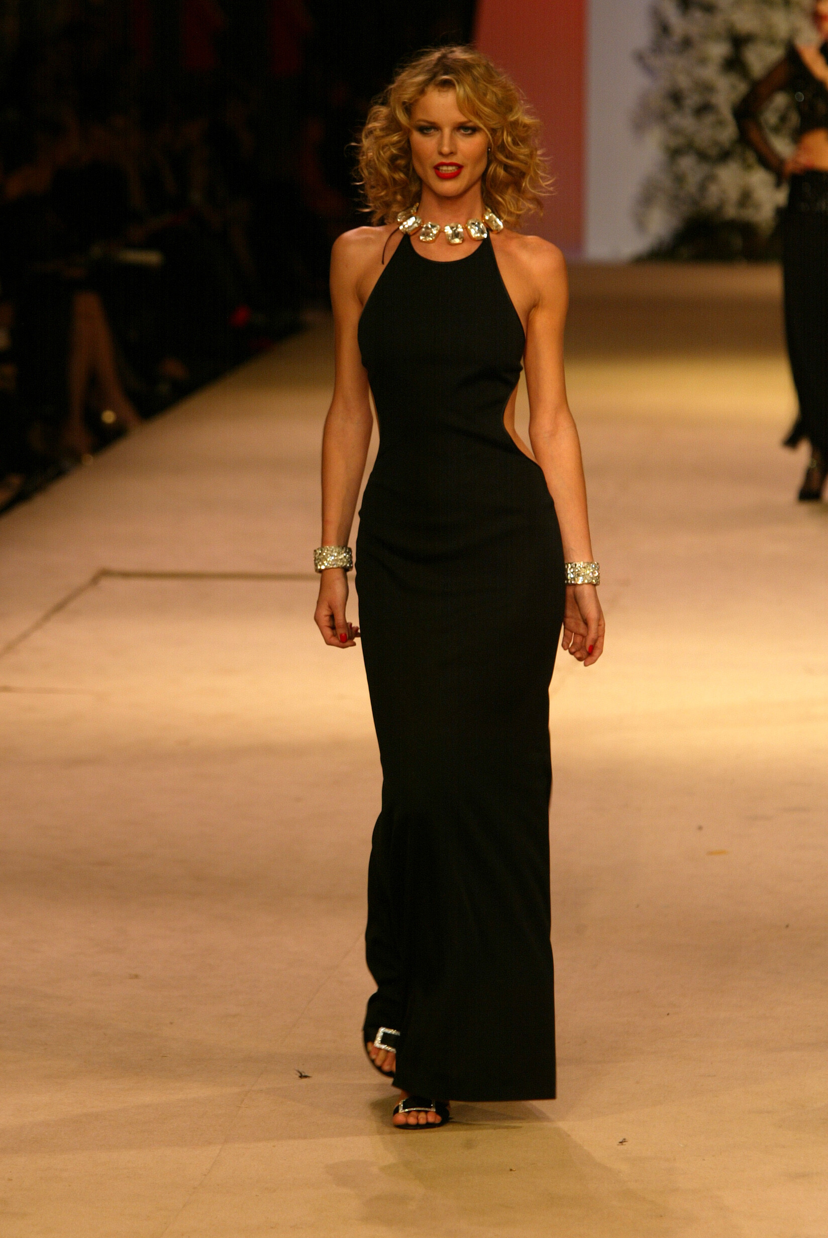 Yves Saint Laurent 2002 Haute Couture 104.jpg