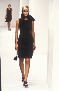 58779706_DolceGabbana1996WomenRTW73.thumb.jpg.ae682008e32532af660c1e353dd30de3.jpg