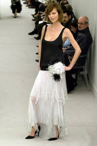 597870886_Chanel2004HauteCouture268.thumb.jpg.c69a10c2208bbe7898e9236cc0dd3d23.jpg