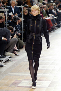 606534250_Lanvin2003WomenRTW22.thumb.jpg.ea599c7ccd2e47672894326f905c4c6a.jpg