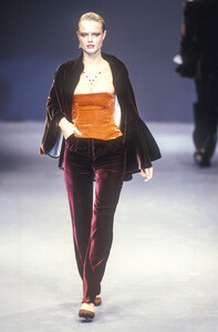 722511582_Blumarine1997WomenRTW85.thumb.jpg.8c7f70d6e7ad09db3de80b7452d4f87e.jpg