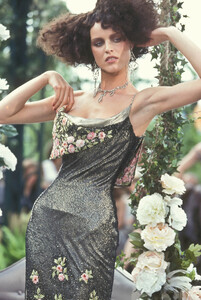 791216789_ChristianDior1997HauteCouture35.thumb.jpg.29c0e29d978d50f2f718b1c1756aa65b.jpg